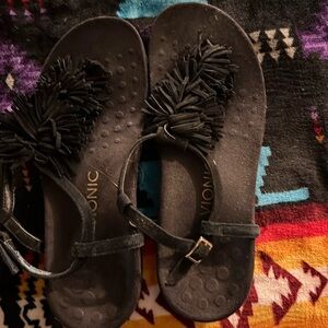 Vionic sandals, black in women’s size 8. Great condition.
